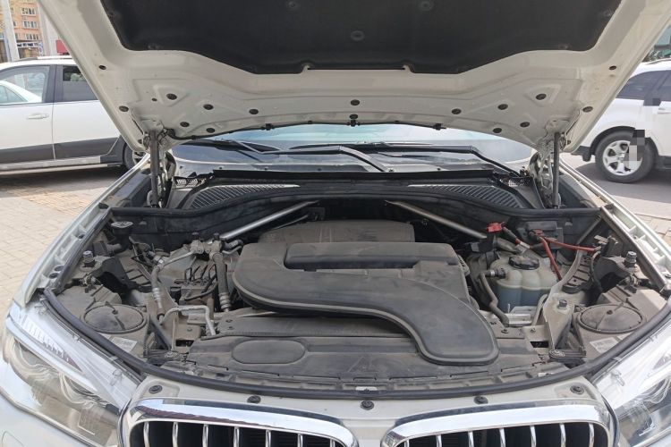 Used BMW X5 2018 xDrive28i Engine Bay