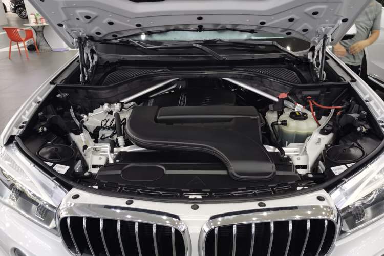 Used BMW X5 2018 xDrive28i Engine Bay