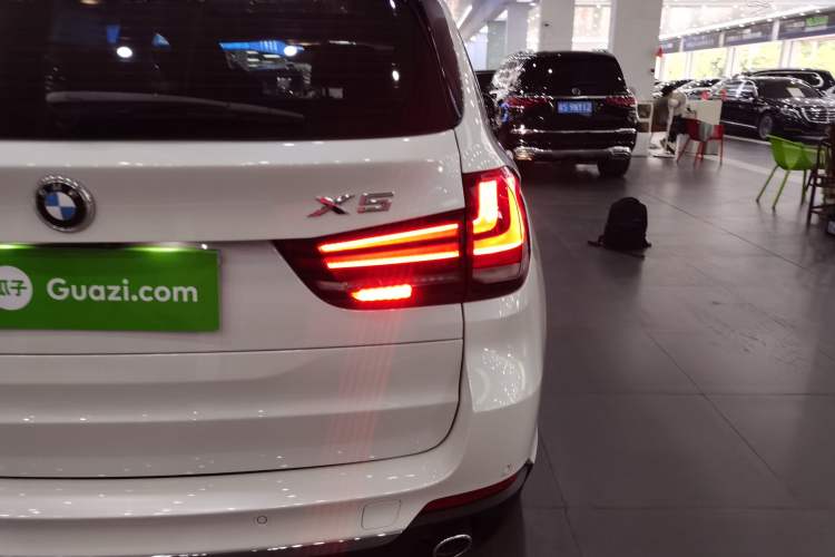 Used BMW X5 2018 xDrive28i Exterior 3