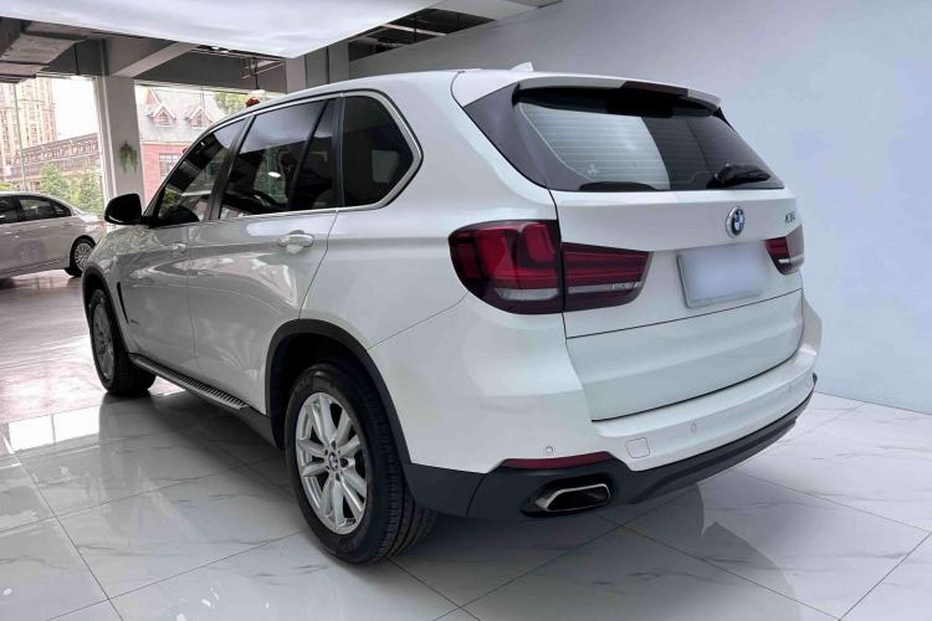 Used BMW X5 2018 xDrive35i Base Model Middle East Exterior 4