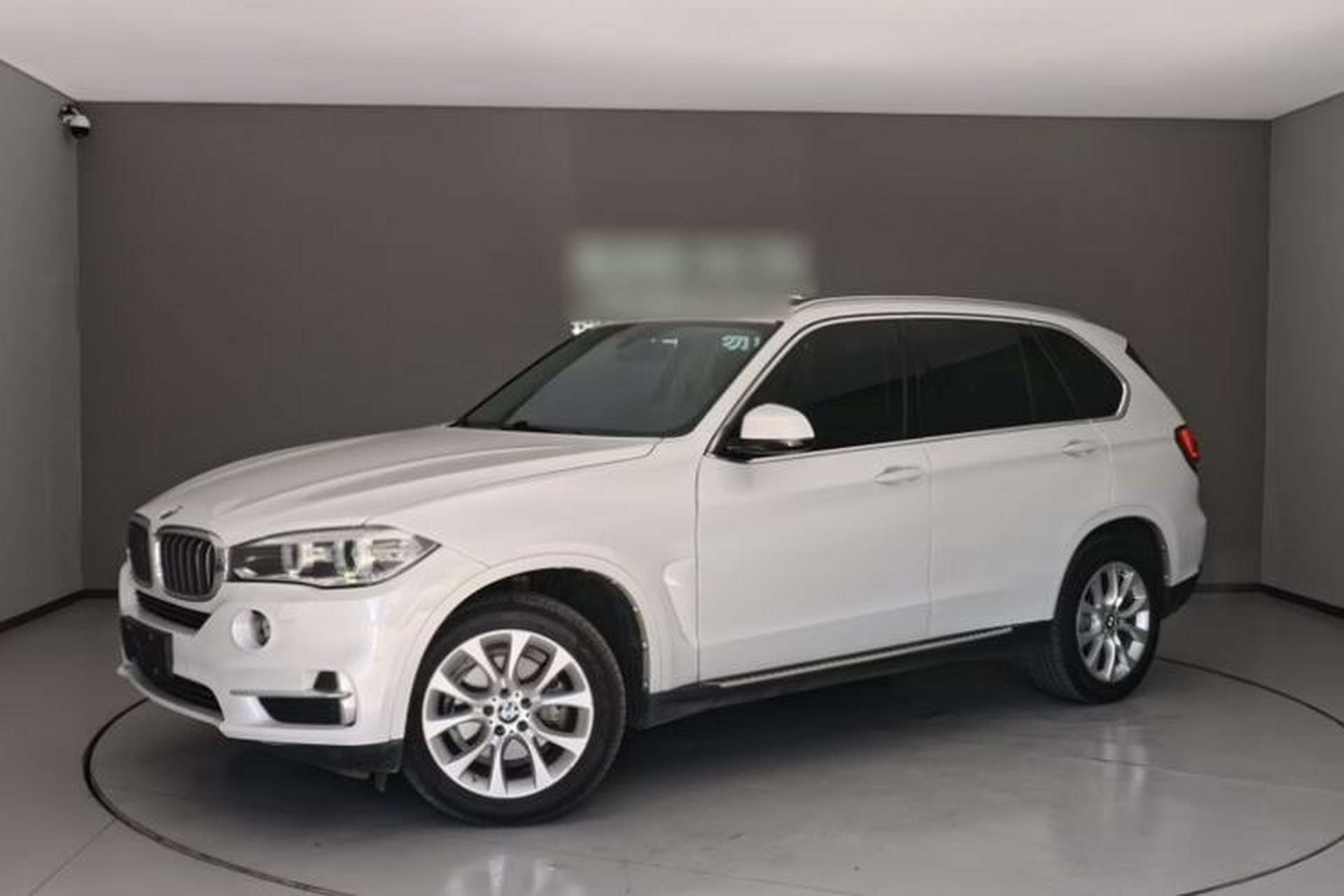 Used BMW X5 2018 xDrive28i Front Left 45 Deg
