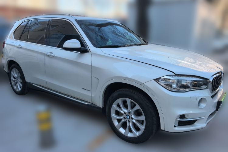 Used BMW X5 2018 xDrive28i Front Right 45 Deg
