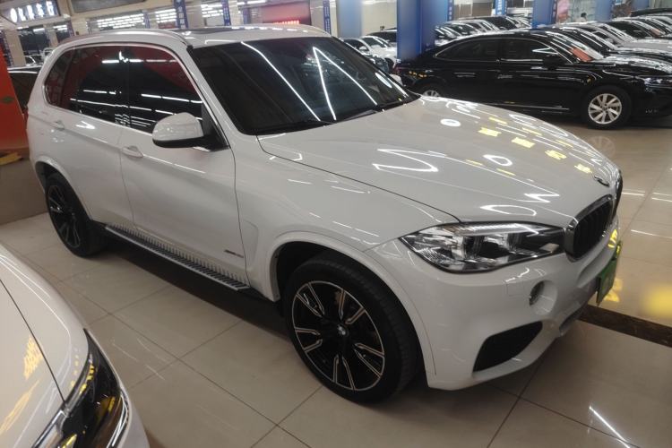 Used BMW X5 2018 xDrive35i Standard Model Small Screen Fabric Middle East Front Right 45 Deg