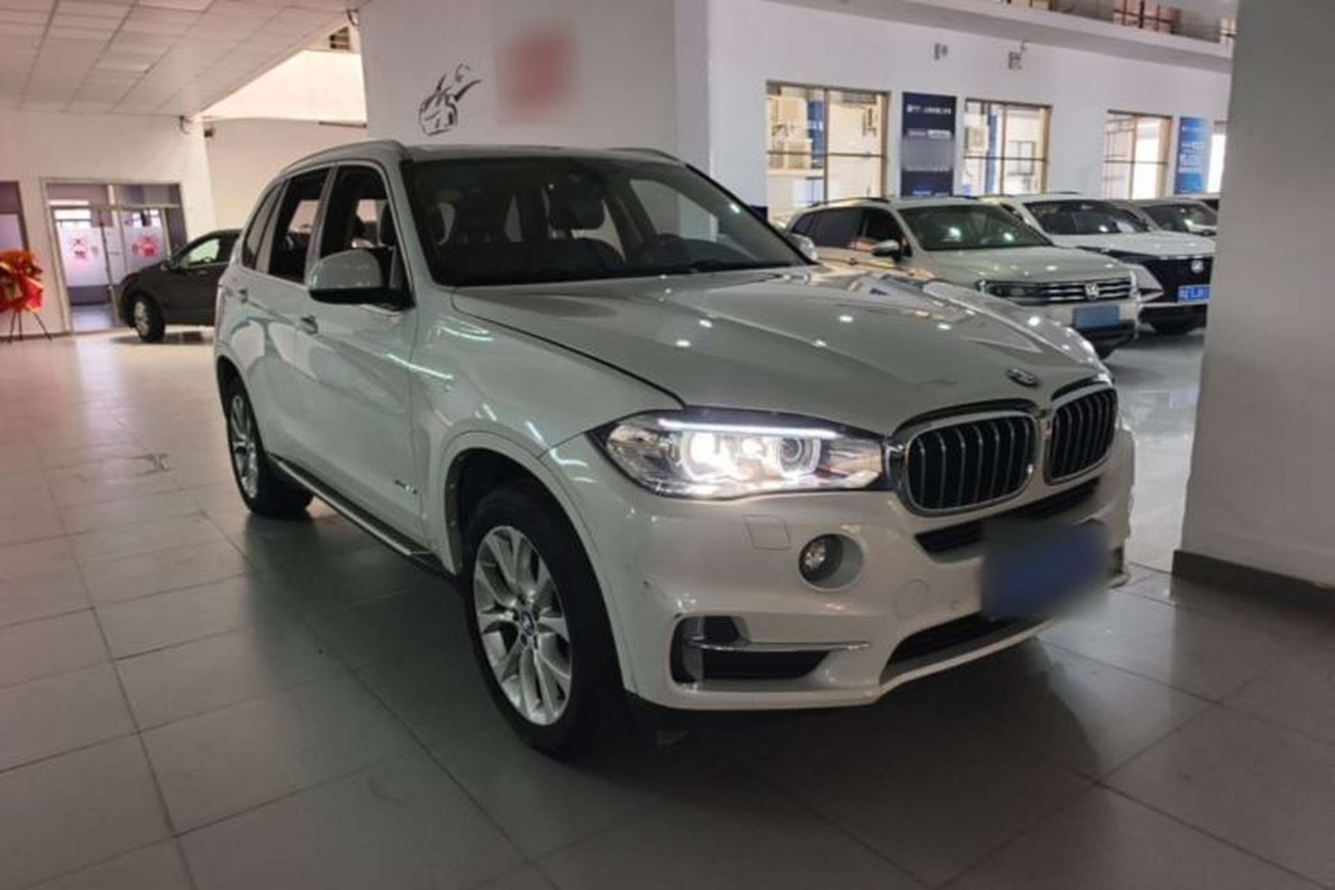 Used BMW X5 2018 xDrive28i Front Right 45 Deg