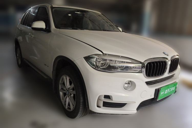 Used BMW X5 2018 xDrive35i Standard Model Small Screen Fabric Middle East Front Right 45 Deg