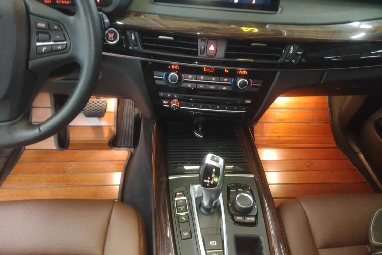 Used BMW X5 2018 xDrive35i Standard Model Small Screen Fabric Middle East Gear Lever