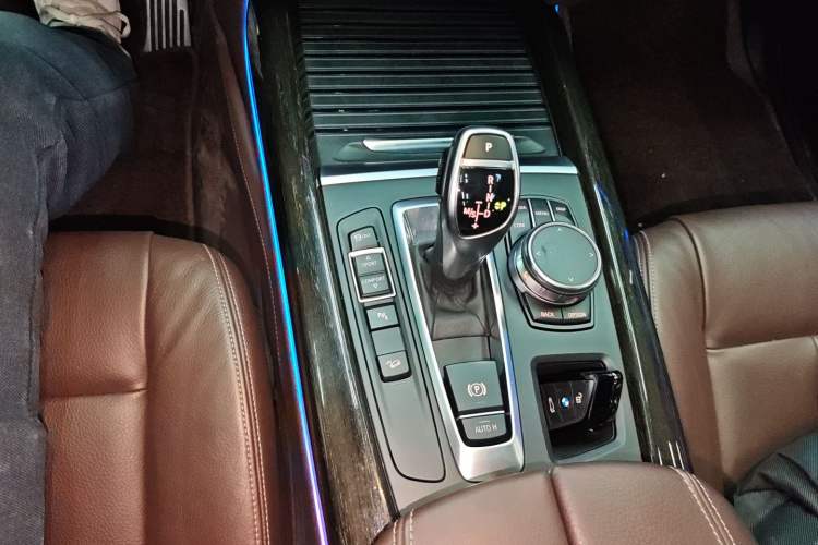 Used BMW X5 2018 xDrive35i M Sport Edition Gear Lever