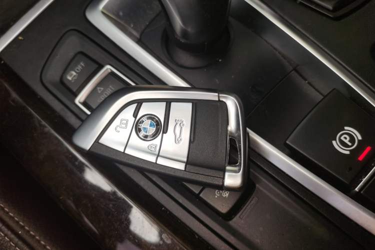 Used BMW X5 2018 xDrive28i Interior 1