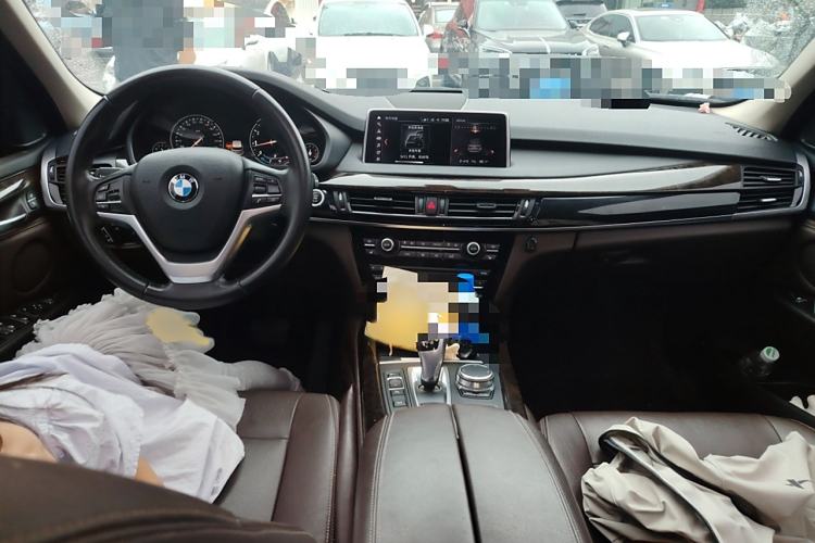 Used BMW X5 2018 xDrive28i Interior 2