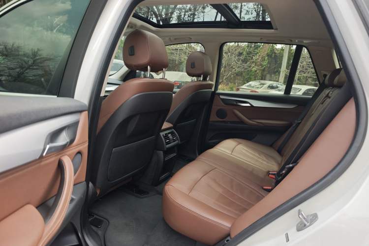 Used BMW X5 2018 xDrive35i Base Model Middle East Interior 3