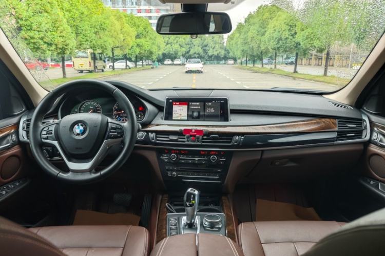 Used BMW X5 2018 xDrive28i Interior 4