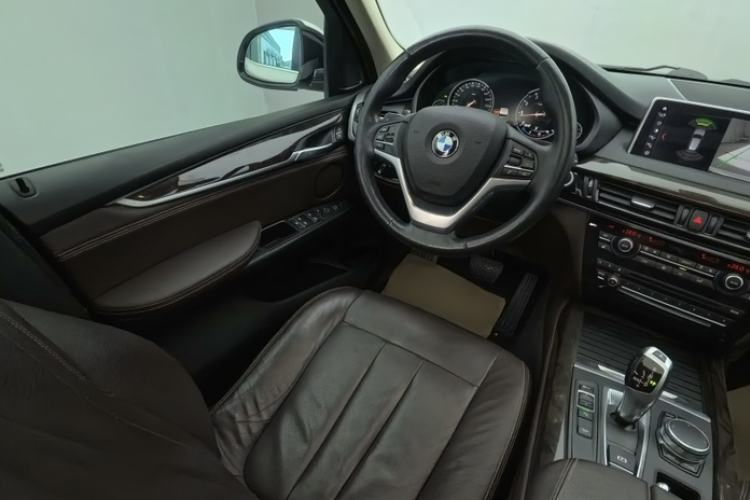 Used BMW X5 2018 xDrive28i Interior 4
