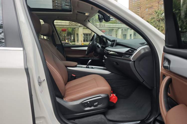 Used BMW X5 2018 xDrive35i Base Model Middle East Interior 4