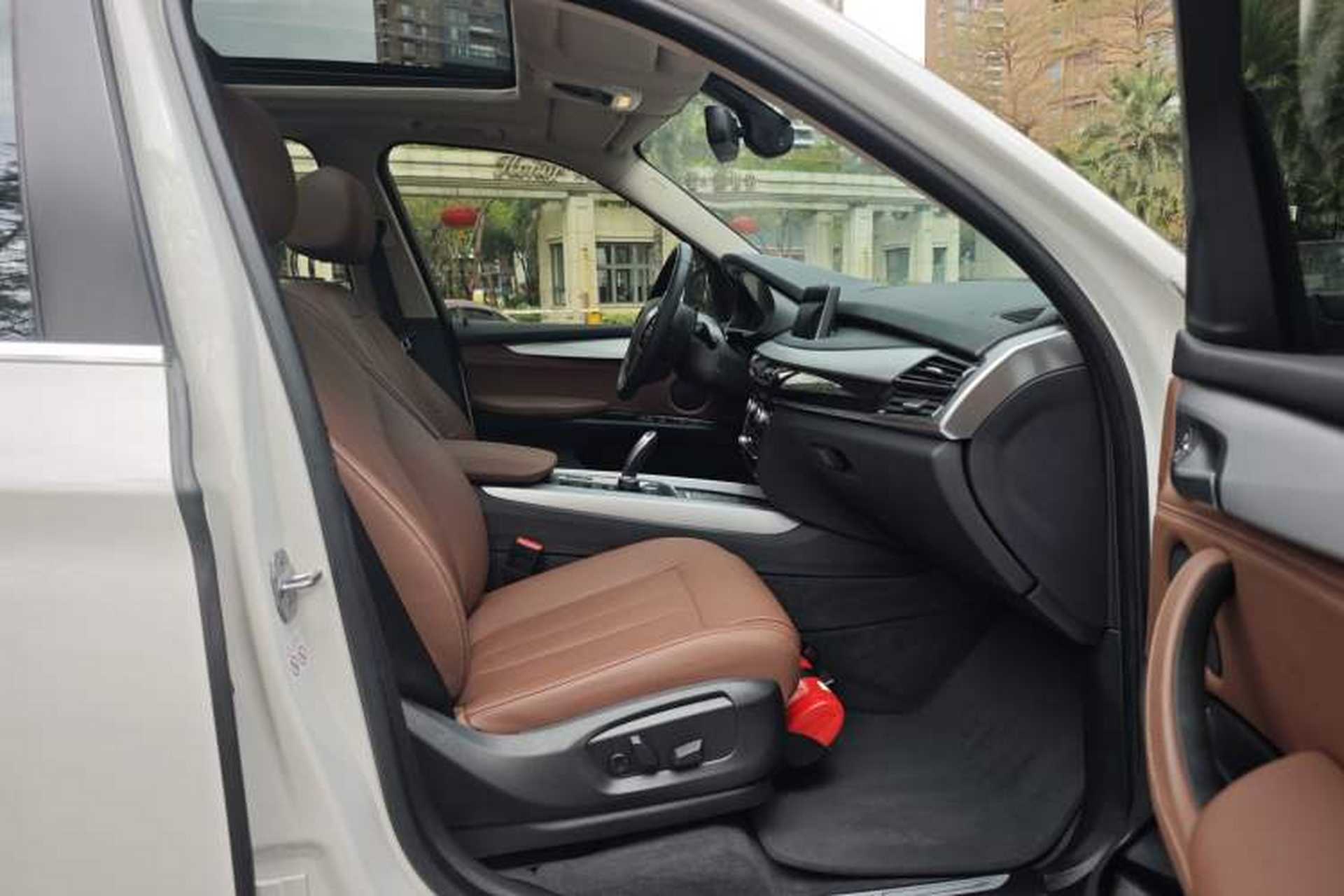 Used BMW X5 2018 xDrive35i Base Model Middle East Interior 4
