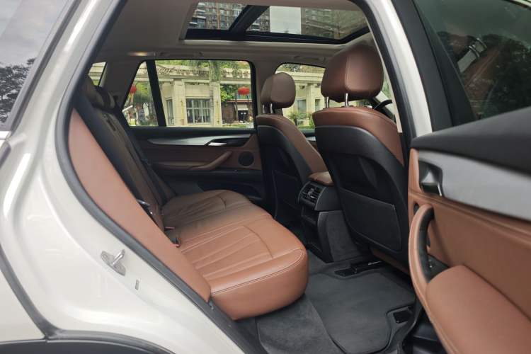 Used BMW X5 2018 xDrive35i Base Model Middle East Interior 5