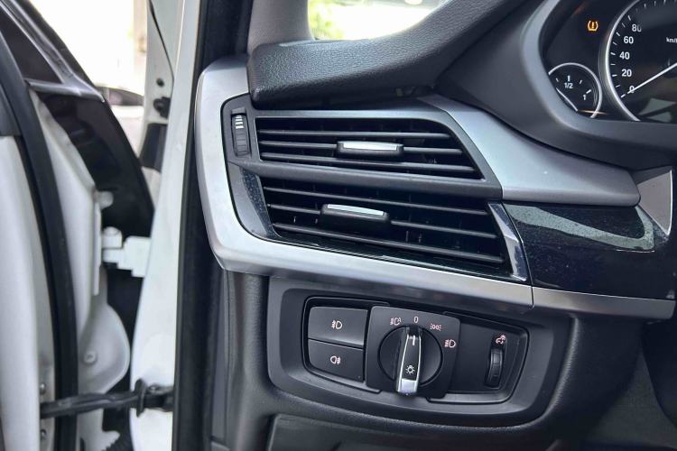Used BMW X5 2018 xDrive35i Base Model Middle East Interior 6
