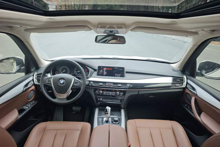 Used BMW X5 2018 xDrive35i Base Model Middle East Interior 6