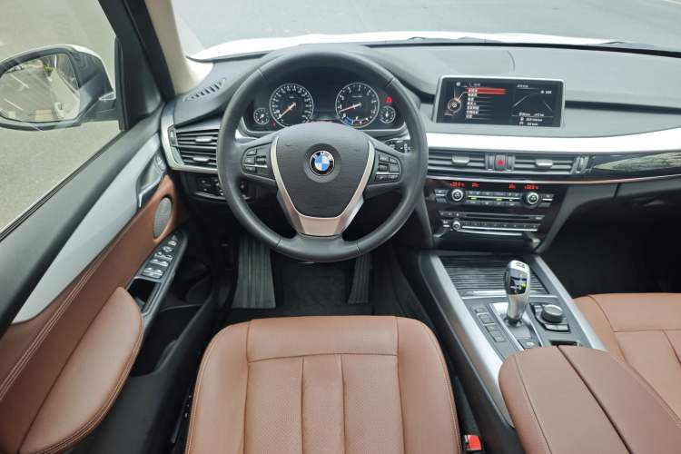 Used BMW X5 2018 xDrive35i Base Model Middle East Interior 7
