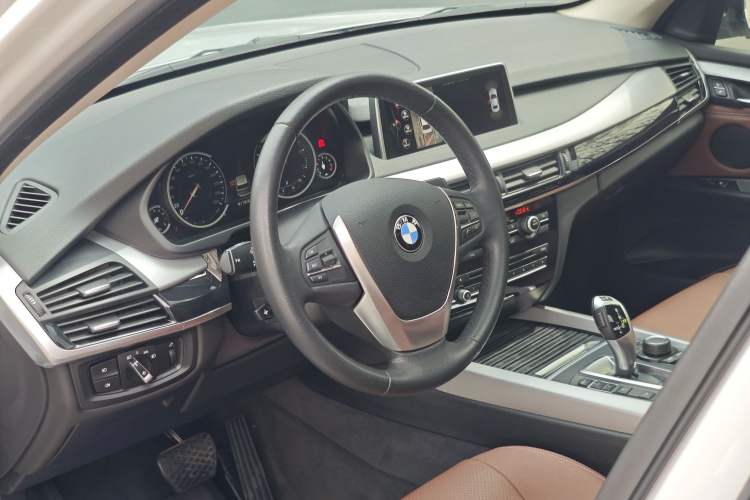 Used BMW X5 2018 xDrive35i Base Model Middle East Interior 9