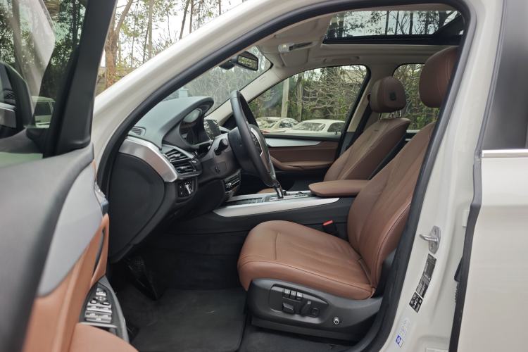 Used BMW X5 2018 xDrive35i Base Model Middle East Left Front Seat