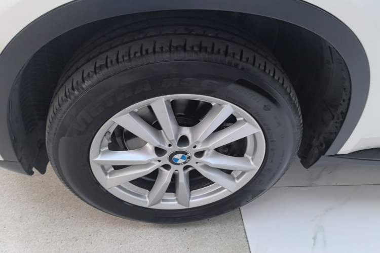 Used BMW X5 2018 xDrive35i Base Model Middle East Left Front Wheel Hub