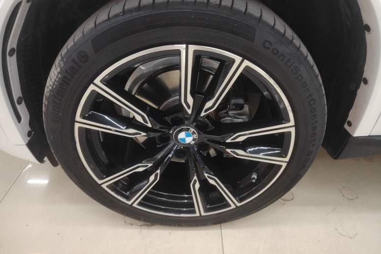 Used BMW X5 2018 xDrive35i Standard Model Small Screen Fabric Middle East Left Front Wheel Hub