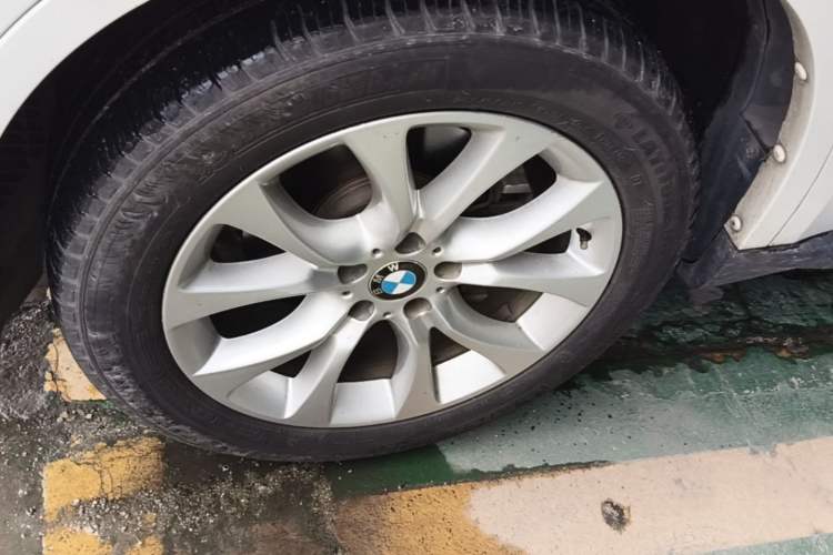 Used BMW X5 2018 xDrive28i Left Front Wheel Hub