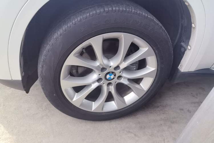 Used BMW X5 2018 xDrive28i Left Front Wheel Hub