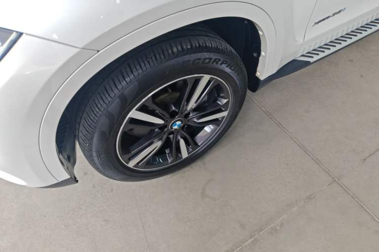 Used BMW X5 2018 xDrive35i Elegant Edition Left Front Wheel Hub