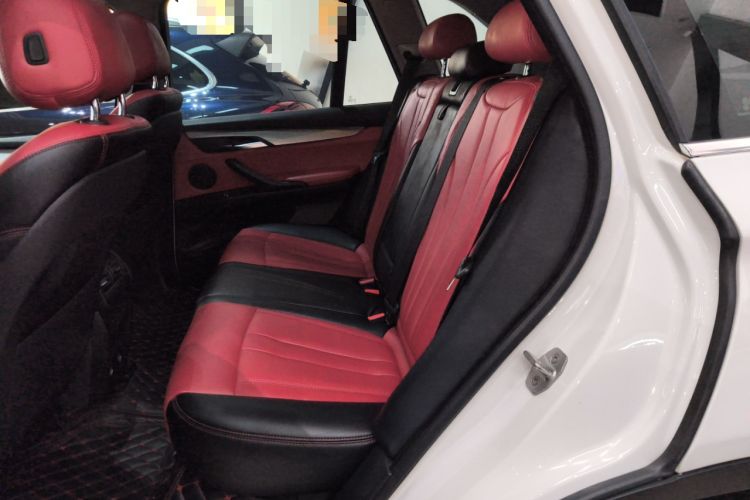 Used BMW X5 2018 xDrive35i Base Model Middle East Left Rear Seat