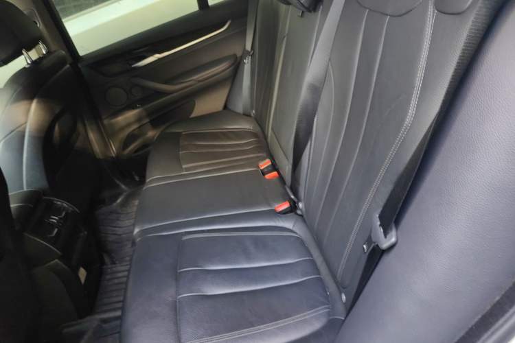 Used BMW X5  Left Rear Seat