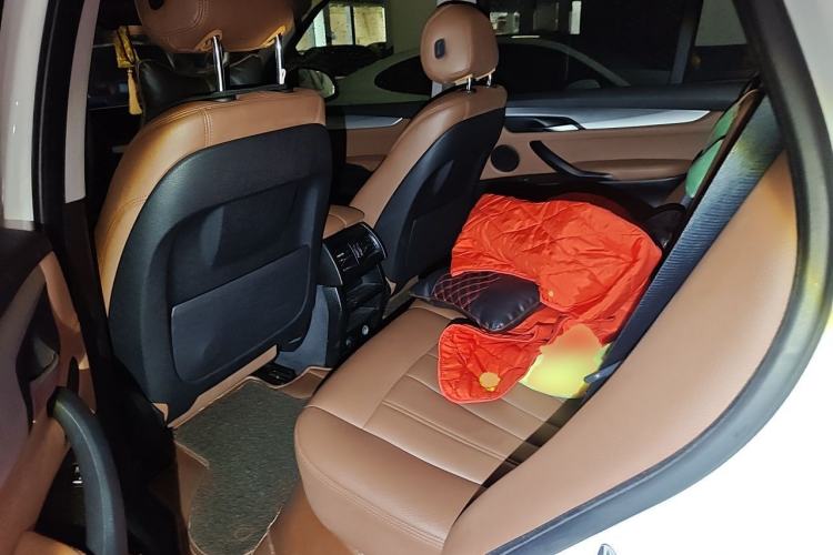 Used BMW X5  Left Rear Seat
