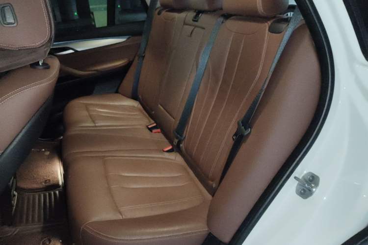 Used BMW X5 2018 xDrive35i Standard Model Small Screen Fabric Middle East Left Rear Seat