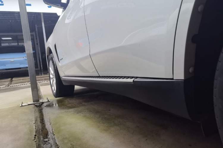 Used BMW X5 2018 xDrive28i Left Side Sill