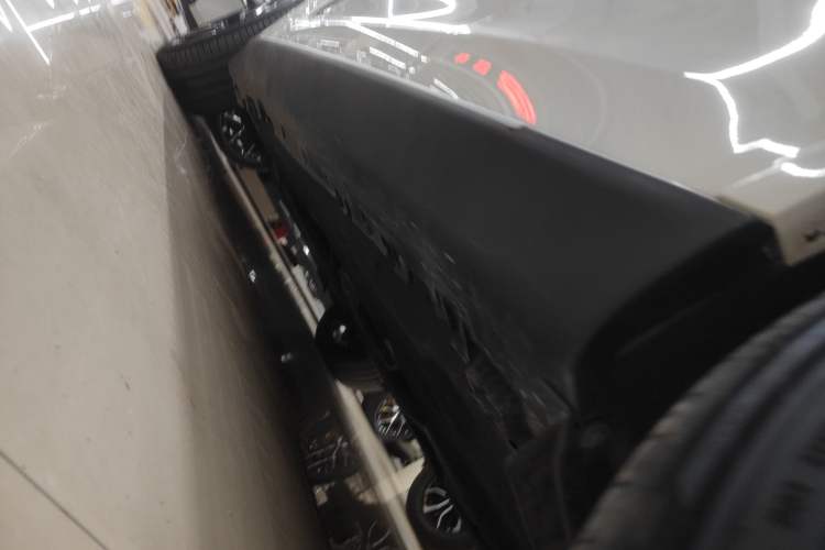 Used BMW X5 2018 xDrive35i Standard Model Small Screen Fabric Middle East Left Side Sill