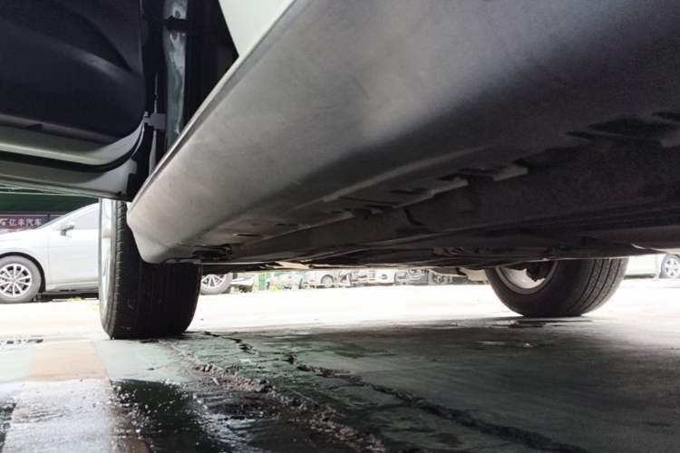 Used BMW X5 2018 xDrive28i Left Side Sill