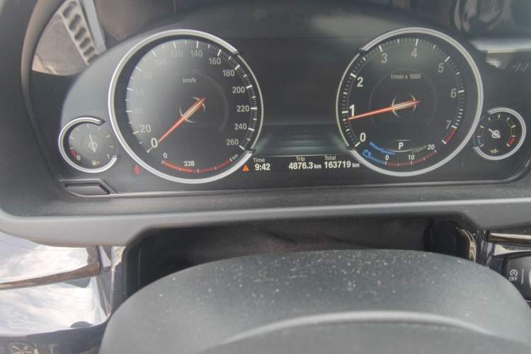 Used BMW X5 2018 xDrive28i Odometer Close Up
