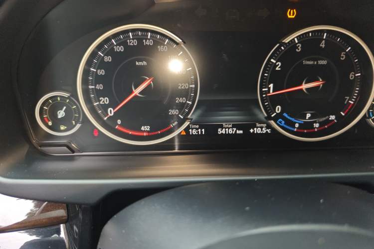Used BMW X5 2018 xDrive28i Odometer Close Up