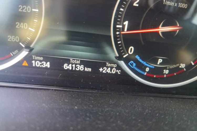 Used BMW X5 2018 xDrive28i Odometer Close Up