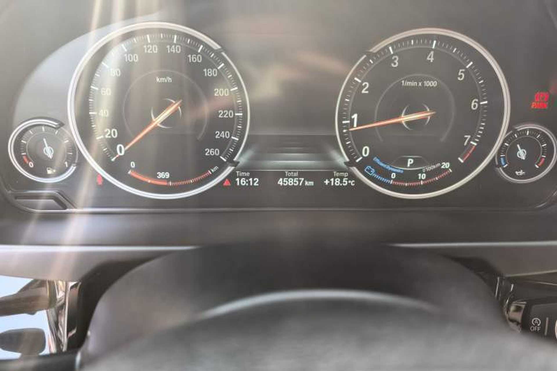 Used BMW X5 2018 xDrive28i Odometer Close Up
