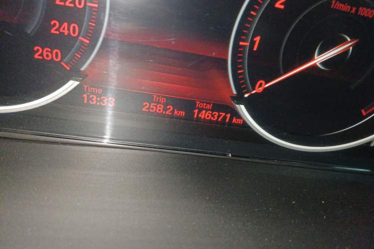 Used BMW X5 2018 xDrive28i Odometer Close Up
