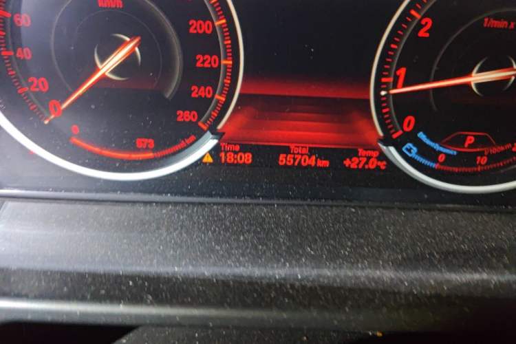 Used BMW X5 2018 xDrive28i Odometer Close Up