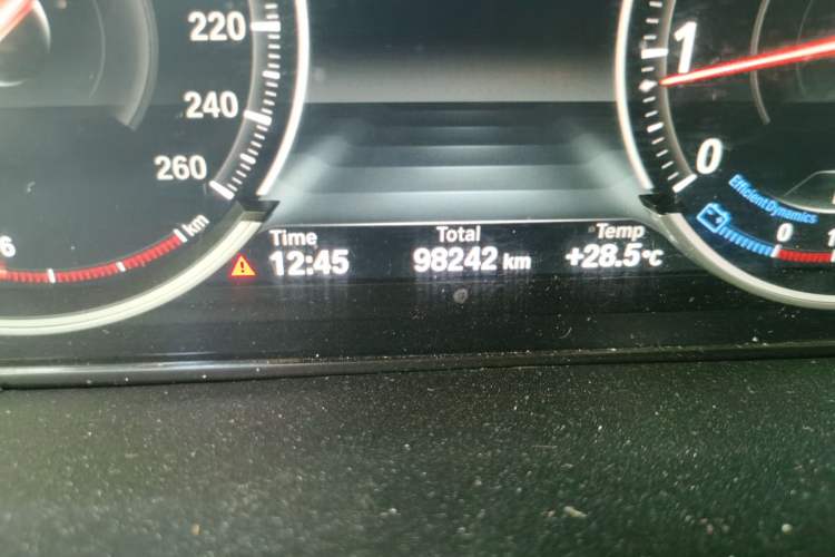 Used BMW X5 2018 xDrive28i Odometer Close Up