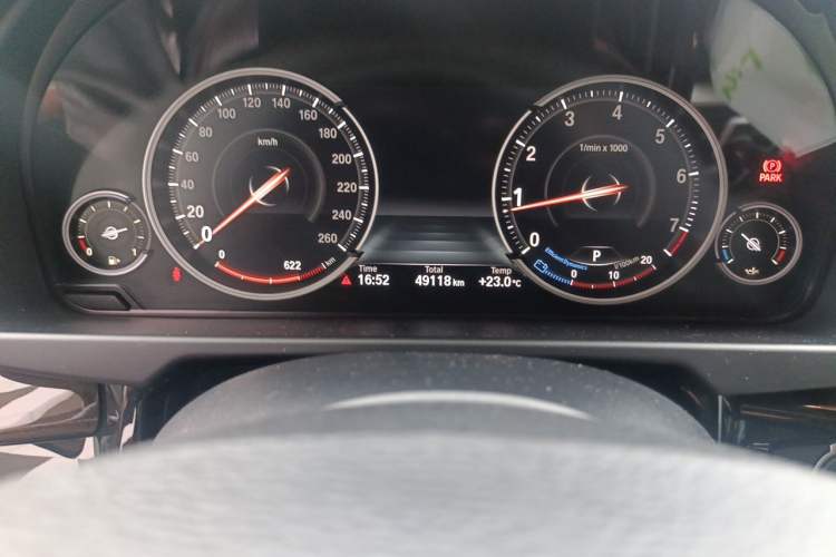 Used BMW X5 2018 xDrive28i Odometer Close Up
