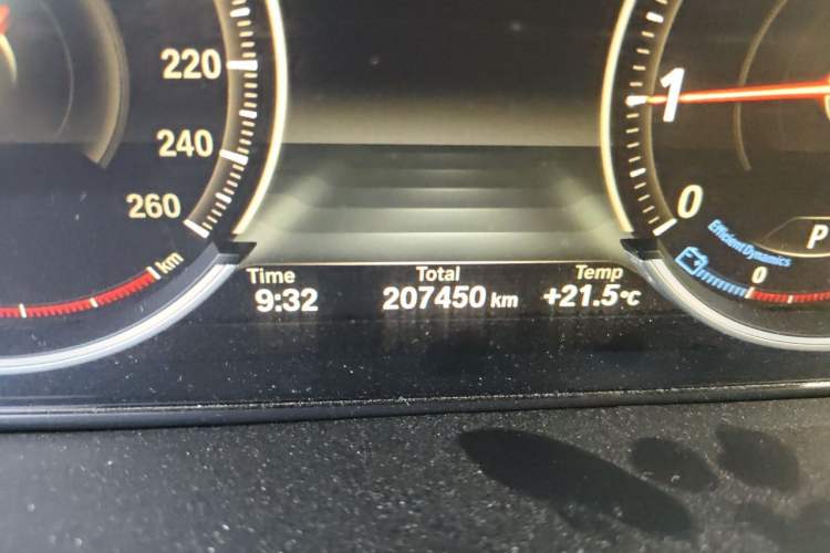Used BMW X5 2018 xDrive28i Odometer Close Up