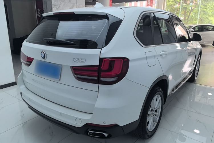 Used BMW X5 2018 xDrive35i Base Model Middle East Rear Right 45 Deg
