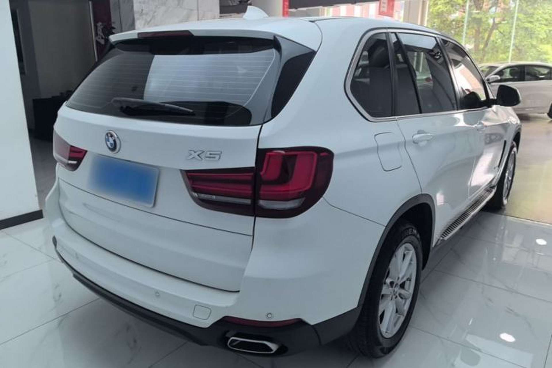 Used BMW X5 2018 xDrive35i Base Model Middle East Rear Right 45 Deg
