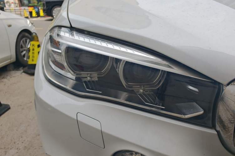 Used BMW X5 2018 xDrive28i Right Front Headlight