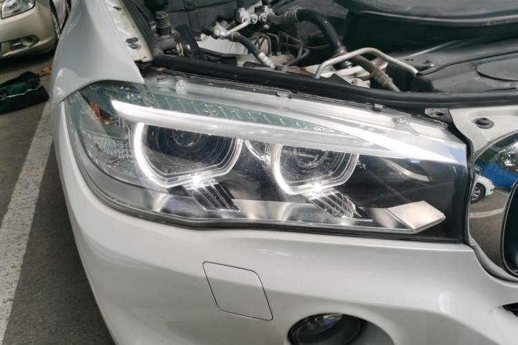Used BMW X5 2018 xDrive28i Right Front Headlight