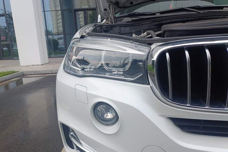 Used BMW X5 2018 xDrive28i Right Front Headlight